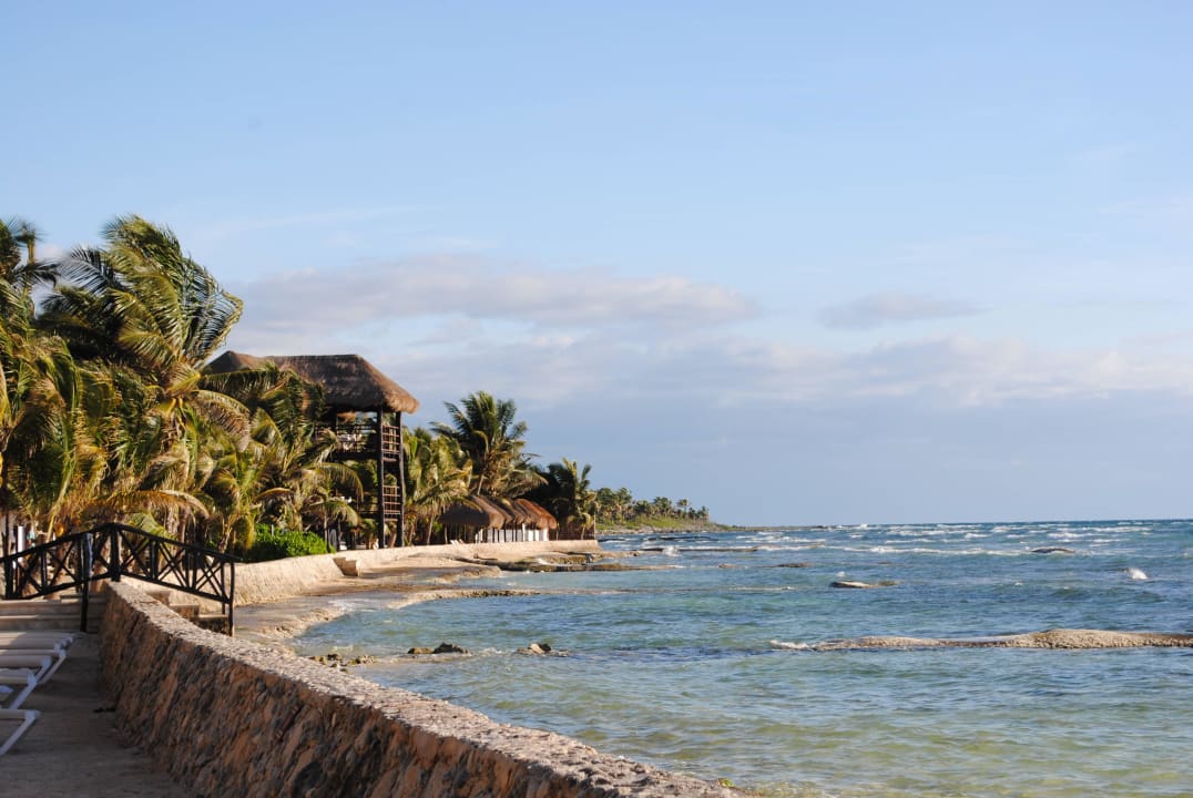 Mauer am linken Strand TUI BLUE El Dorado Seaside Suites