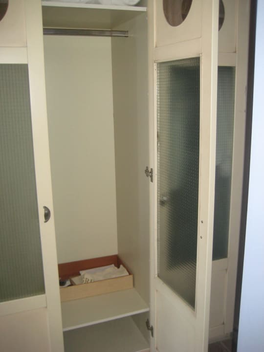 Schrank "Island Bungalow Deluxe Sea View" Mykonos Blu A Grecotel Resort To Live