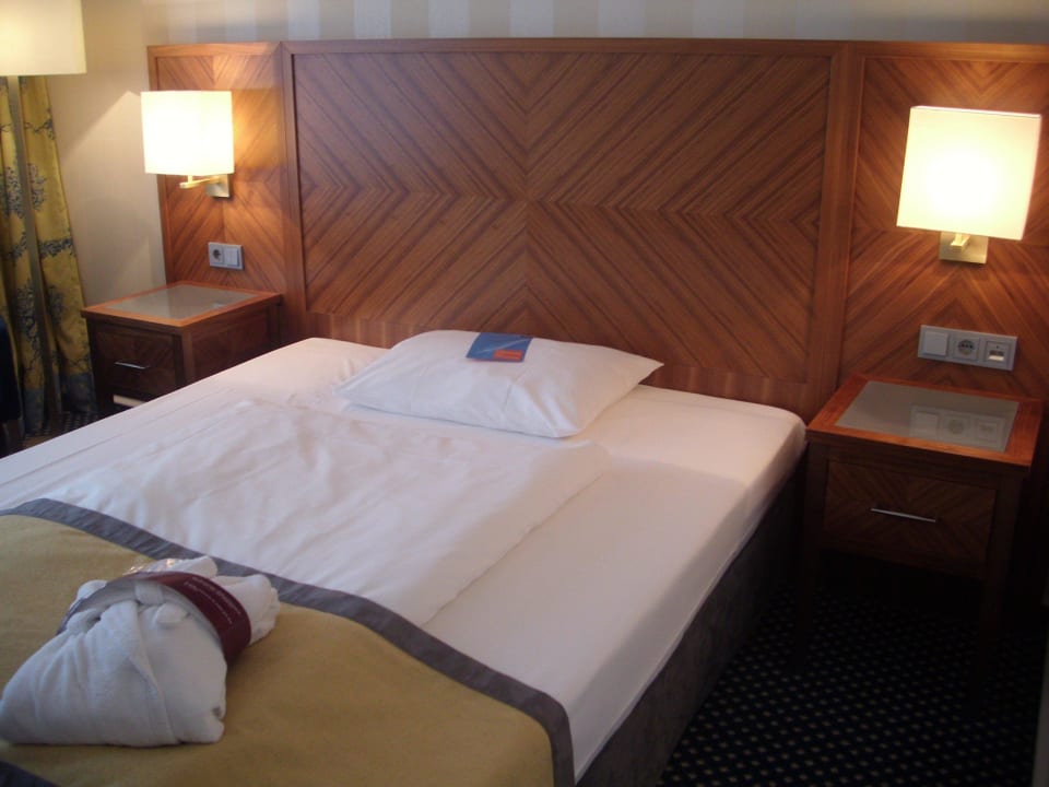 Queensize-Bett, absolut geil!  Mercure Parkhotel Krefelder Hof
