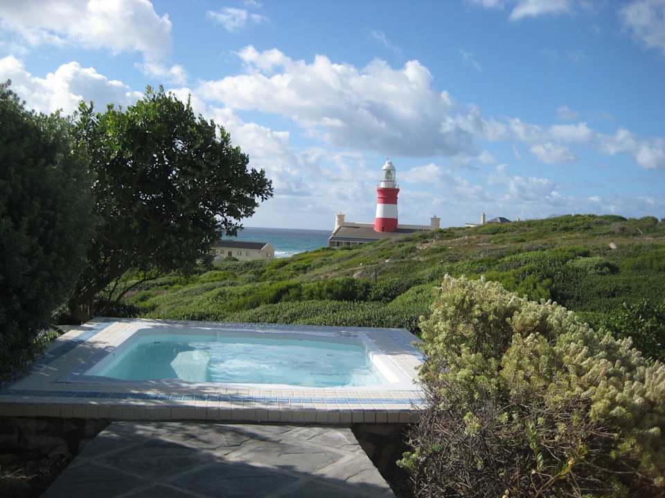 Whirlpool im Garten Guesthouse Villa Cape Agulhas