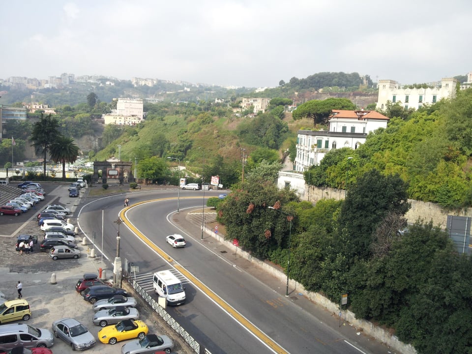 Straße vor Hotel Grand Hotel Capodimonte