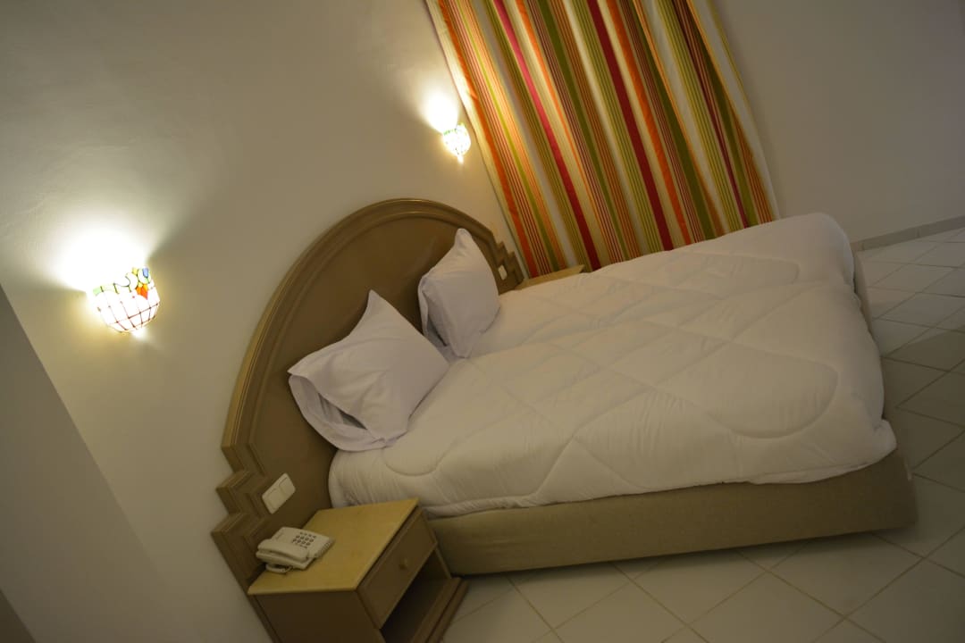 Das Zimmer war schlicht ausgestattet One Resort Aqua Park & Spa