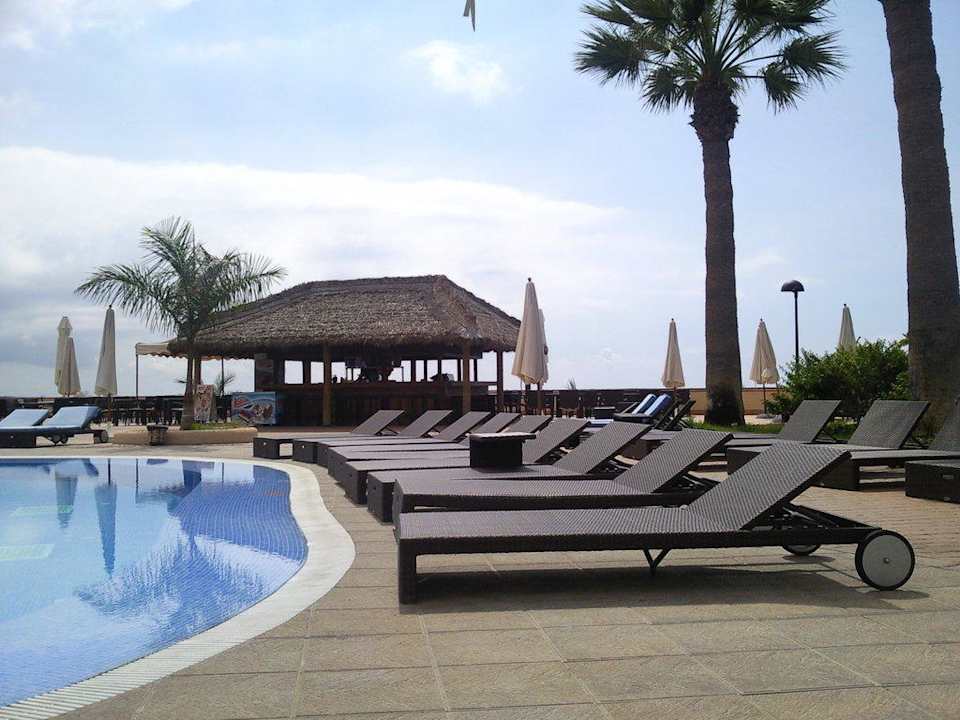 Liegen am Pool ohne Auflagen Grand Hotel Callao