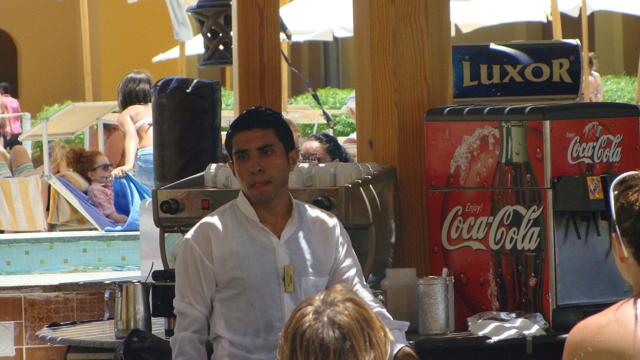 Obsługa pool bar Stella Beach Resort & Spa Makadi Bay