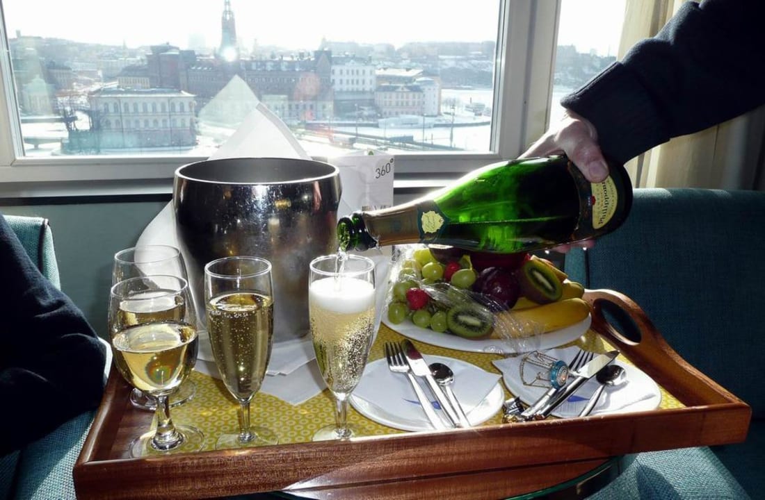 Champagne and fruits Hotel Sheraton Stockholm