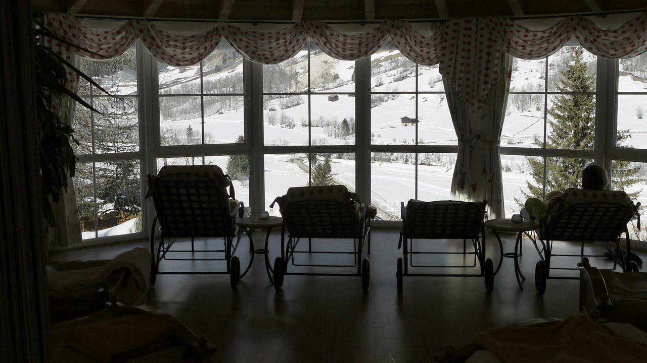 Ausblick aus einem der Ruheräume im Saunabereich Sonklarhof
