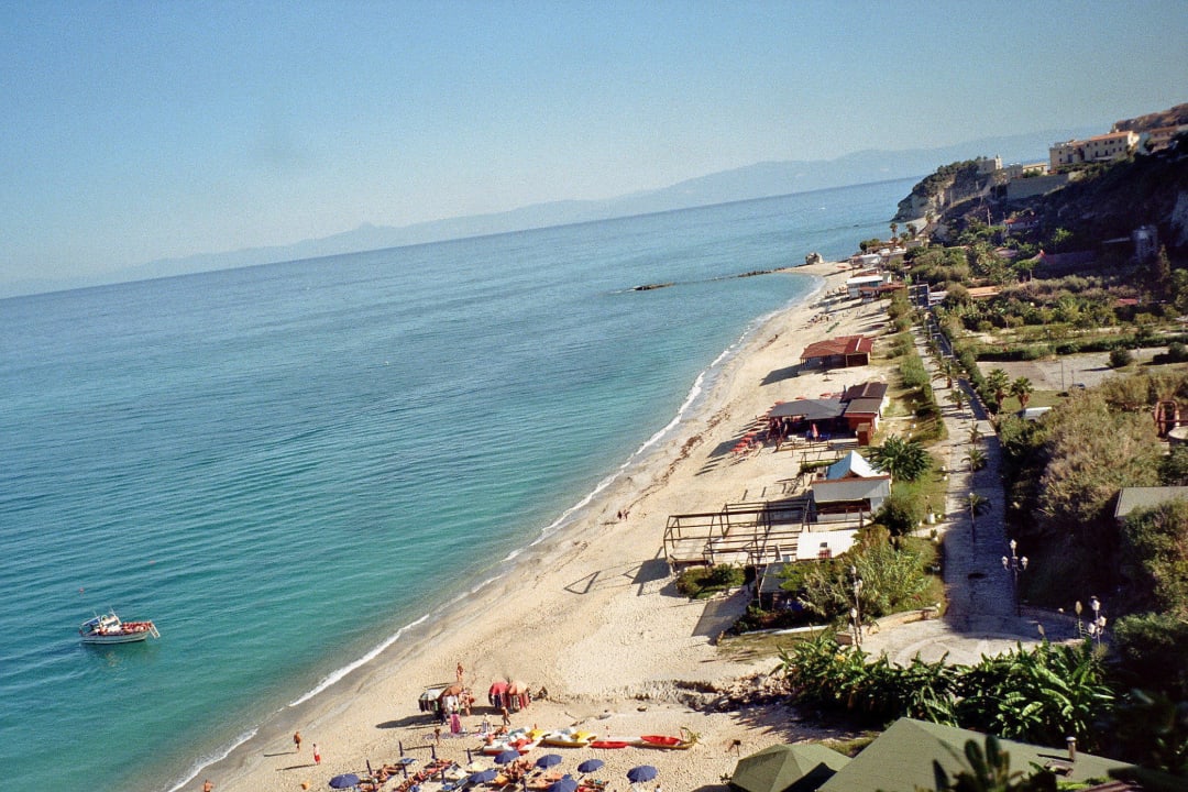 Blick vom Hotel auf den Strand Aldiana Club Rocca Nettuno Calabria