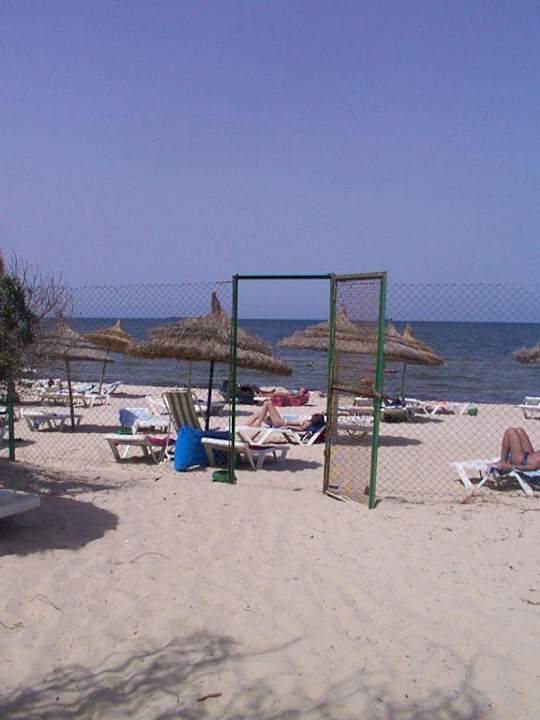 Tür zum Strand Eden Club