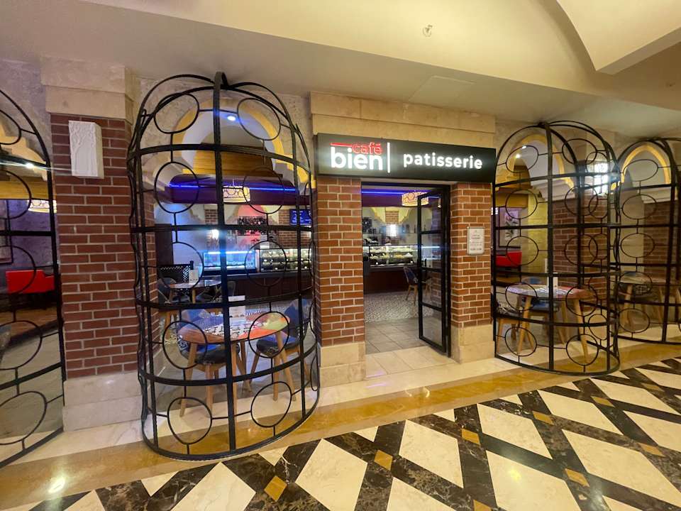 Lobby Crystal Family Comfort Collection