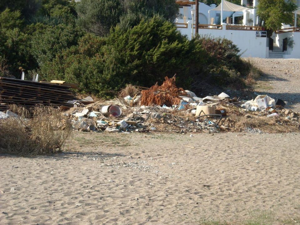 Schutt und Unrat am Strand Mitsis Rodos Village