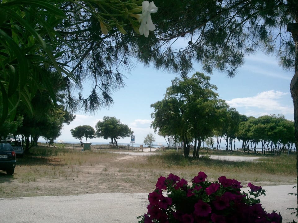 Blick zum Wasser  Hotel Kavala