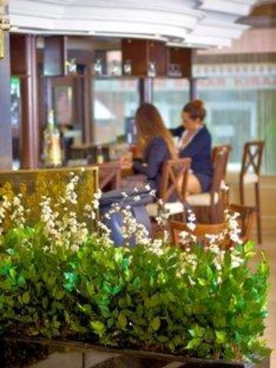 Lobby Bar Hotel Grand Emin