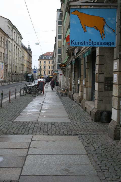 100m gegenüber vom Hostel: Kuh-le Passage!!  Hostel Lollis Homestay Dresden