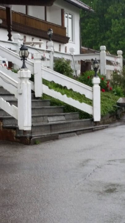 Die Eingangstreppe - lebensgefährlich Hotel Bergland-Hof