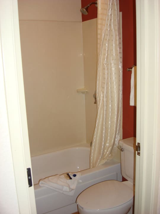 Bathroom Midpointe Hotel by Rosen Hotels & Resorts