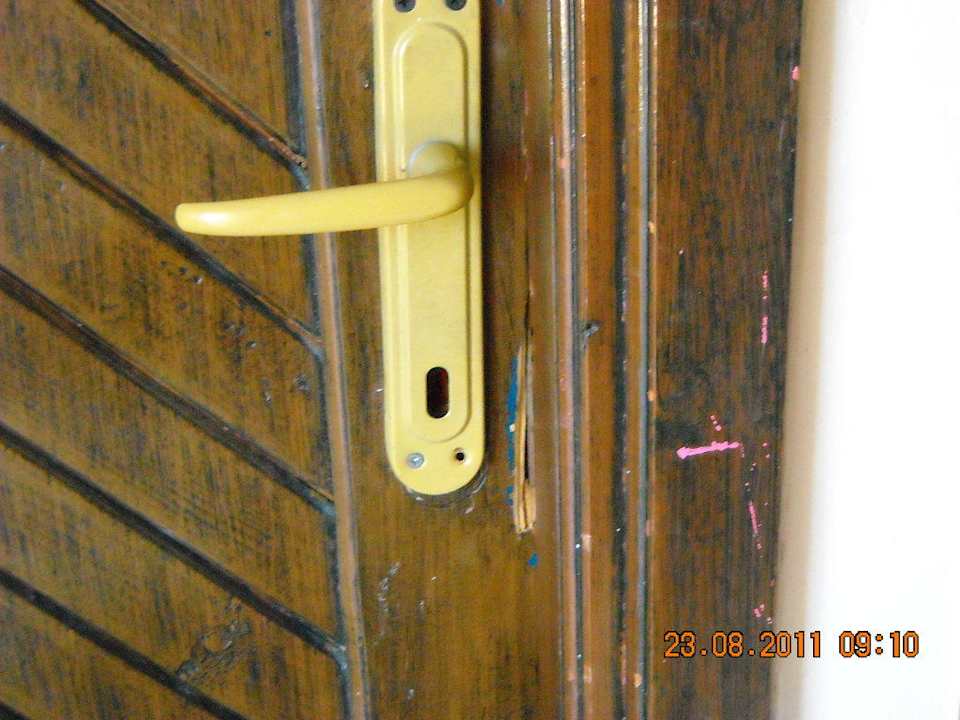 Nicht schließende Klotür Hotel Kleopatra Alis