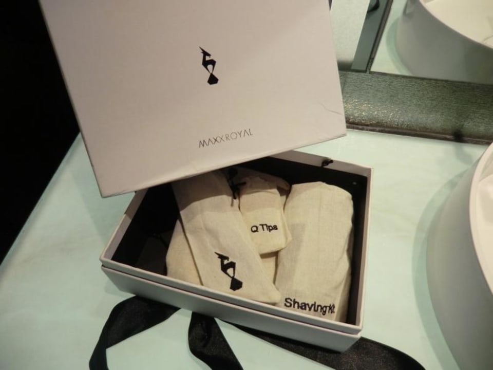 Männer set up Einblick Maxx Royal Kemer Resort