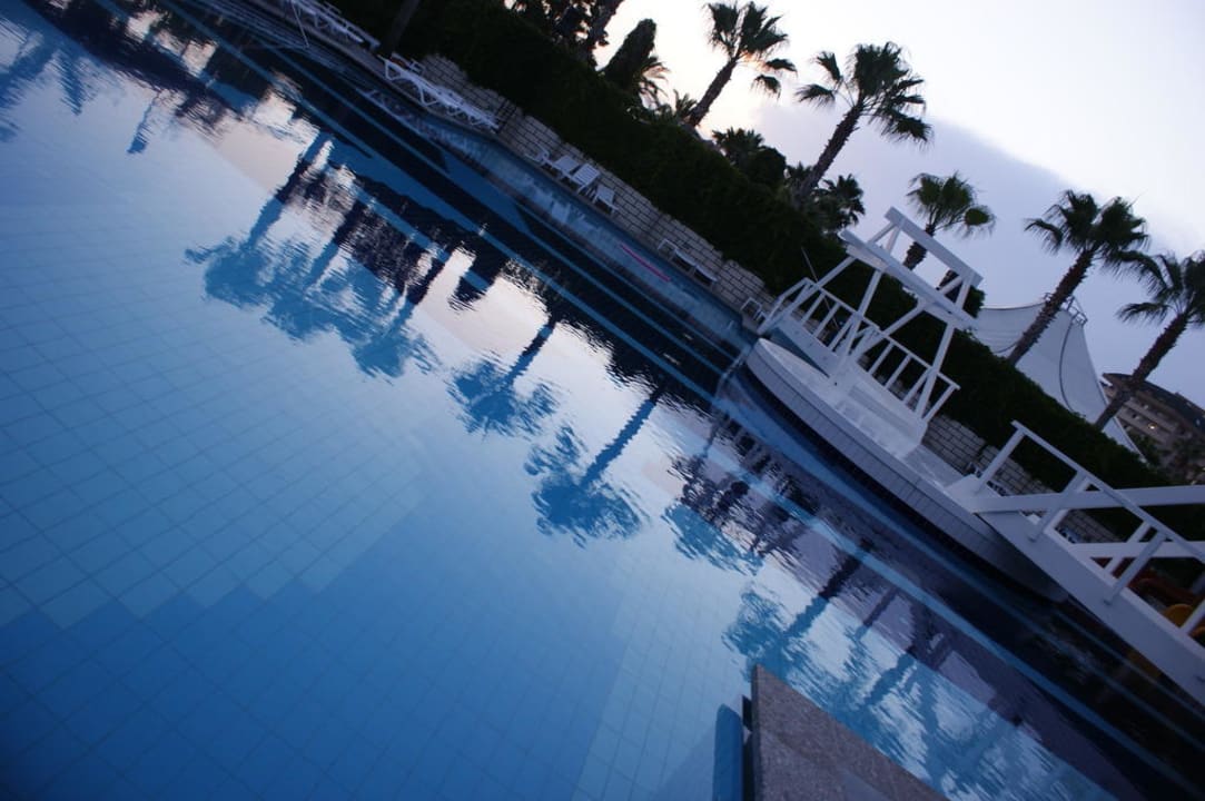 Бассейн на закате! Sealife Buket Resort & Beach