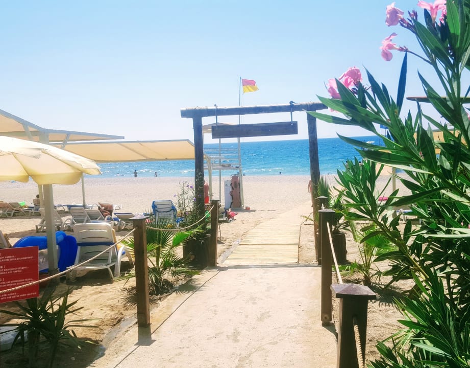 Strand Club Turtas Beach Hotel