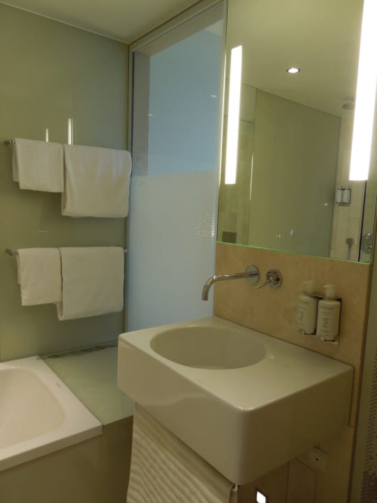 Badezimmer - cool! AC Hotel Bella Sky Copenhagen