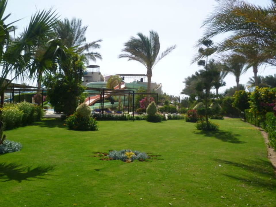 Rutschen im Nachbarhotel dahinter Jaz Solaya