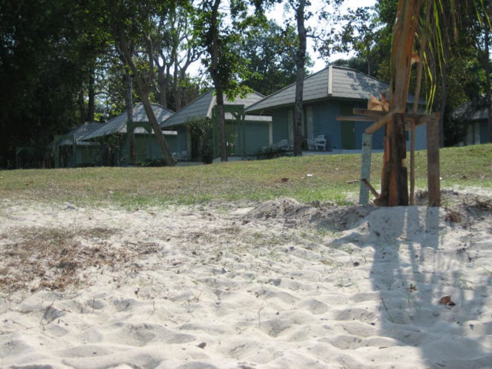 Kleiner Strand bei den Bungalows Sai Kaew Beach Resort