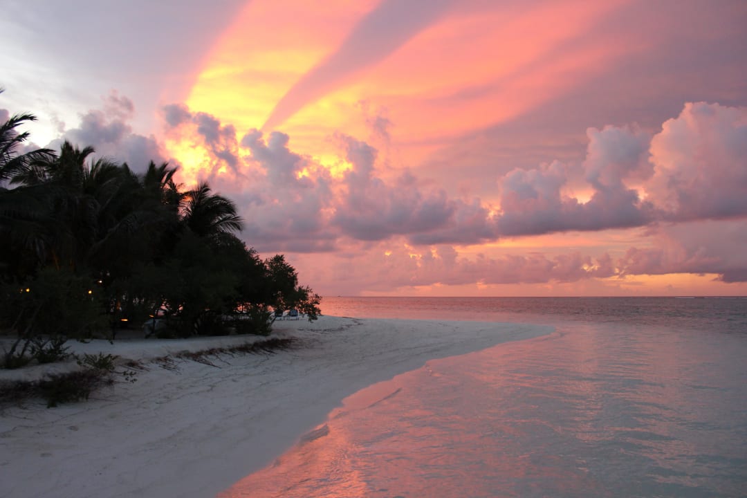 Sonnenuntergang. Tolle Kontraste.  Meeru Maldives Resort Island