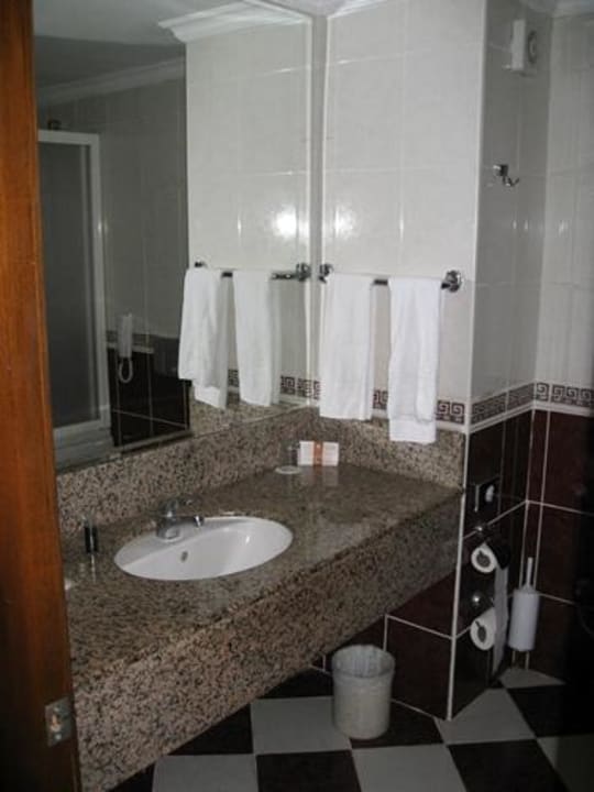 Die Naßzelle Kamelya Aishen Club