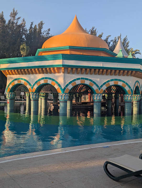 Pool Kamelya Aishen Club