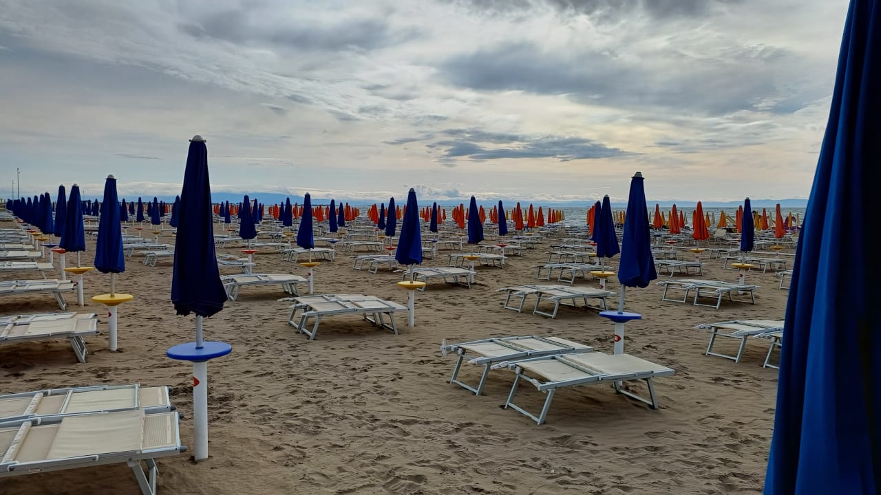 Strand Hotel Simi Lan