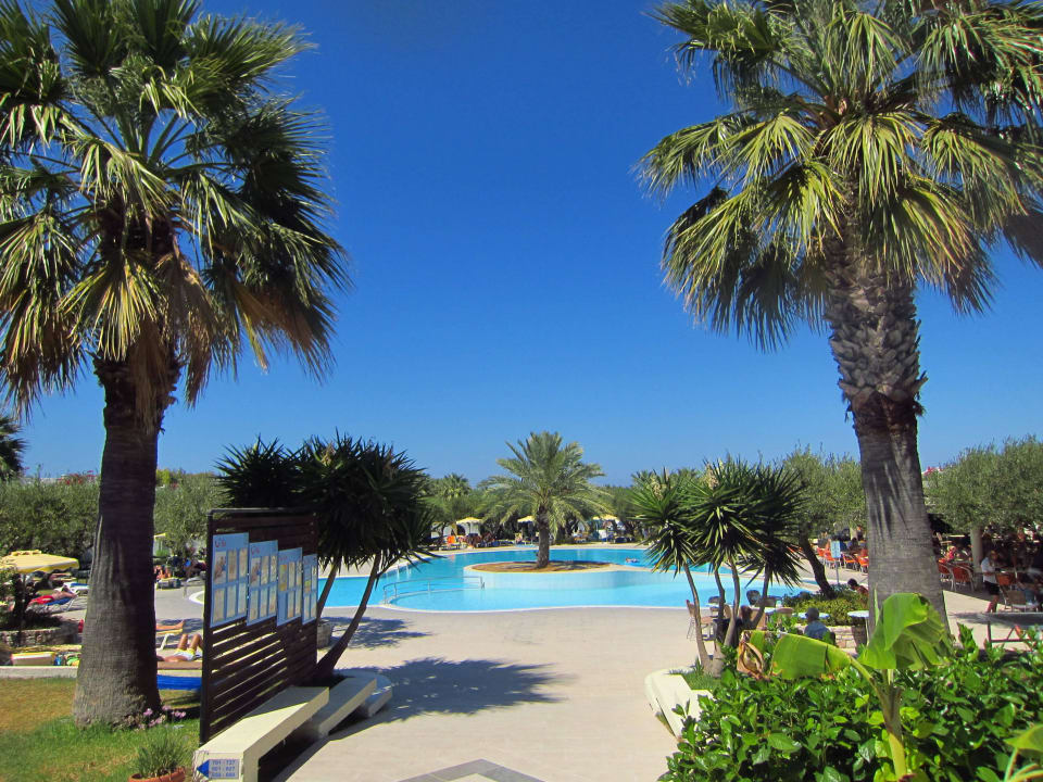 Vom Hotel zum Pool TUI KIDS CLUB Alex Beach