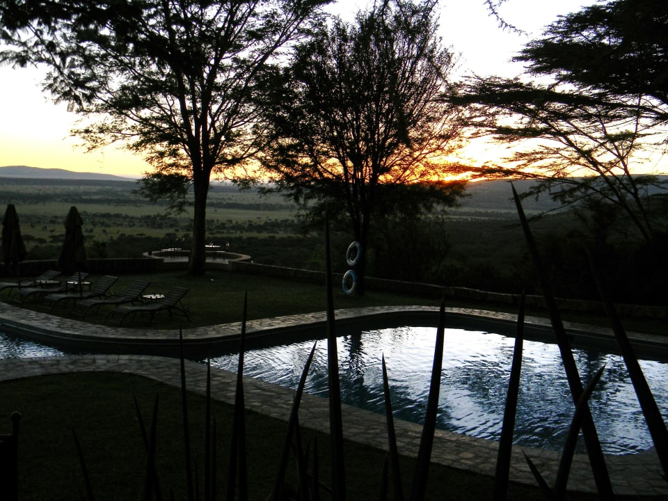 Sonnenaufgang Hotel Serengeti Sopa Lodge