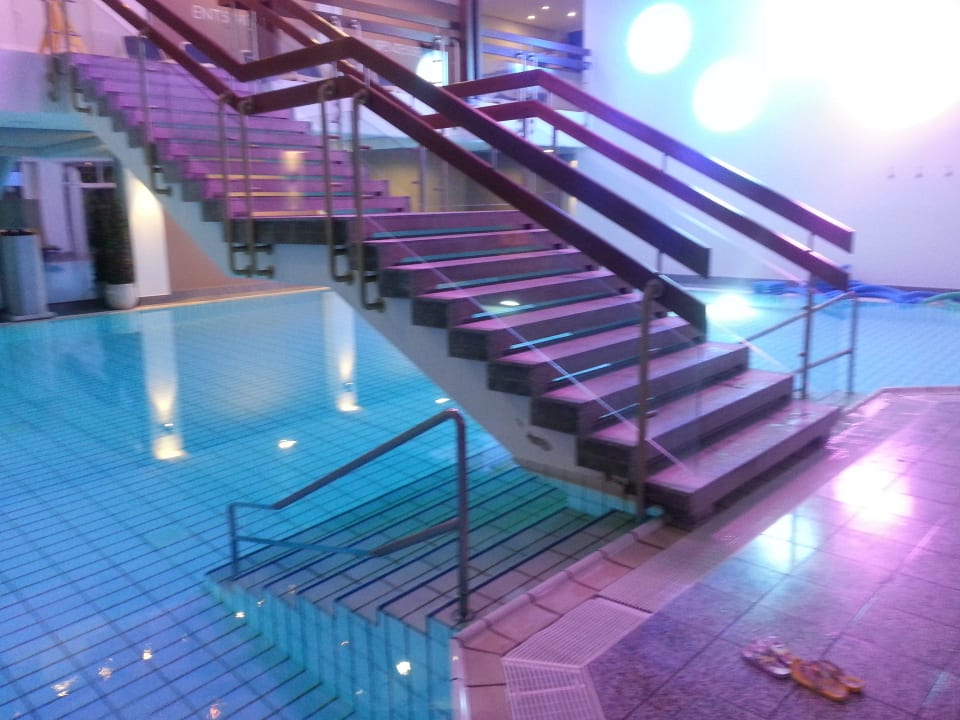 Marodes Schwimmbad Hotel Das Ludwig