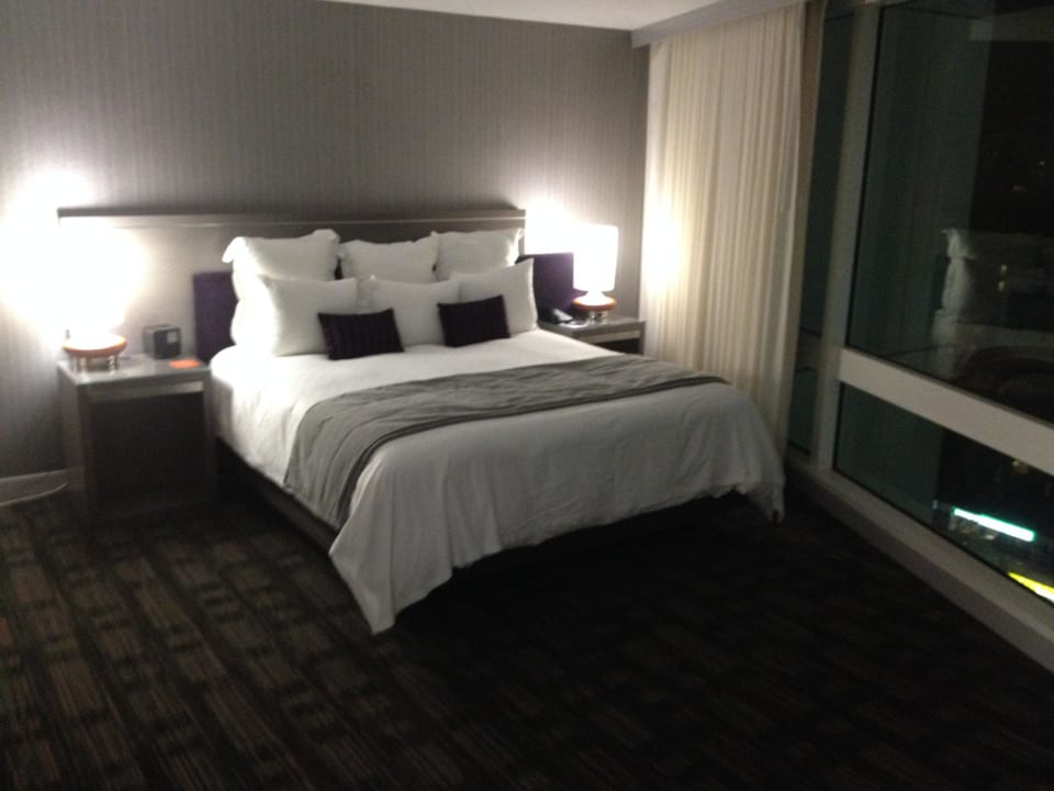 4 Loews Hollywood Hotel