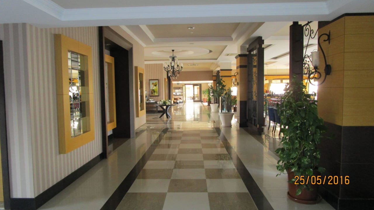 Weg zum Restaurant Can Garden Resort