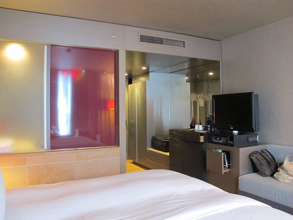 Blick in den Eingangsbereich Sofitel Munich Bayerpost Hotel