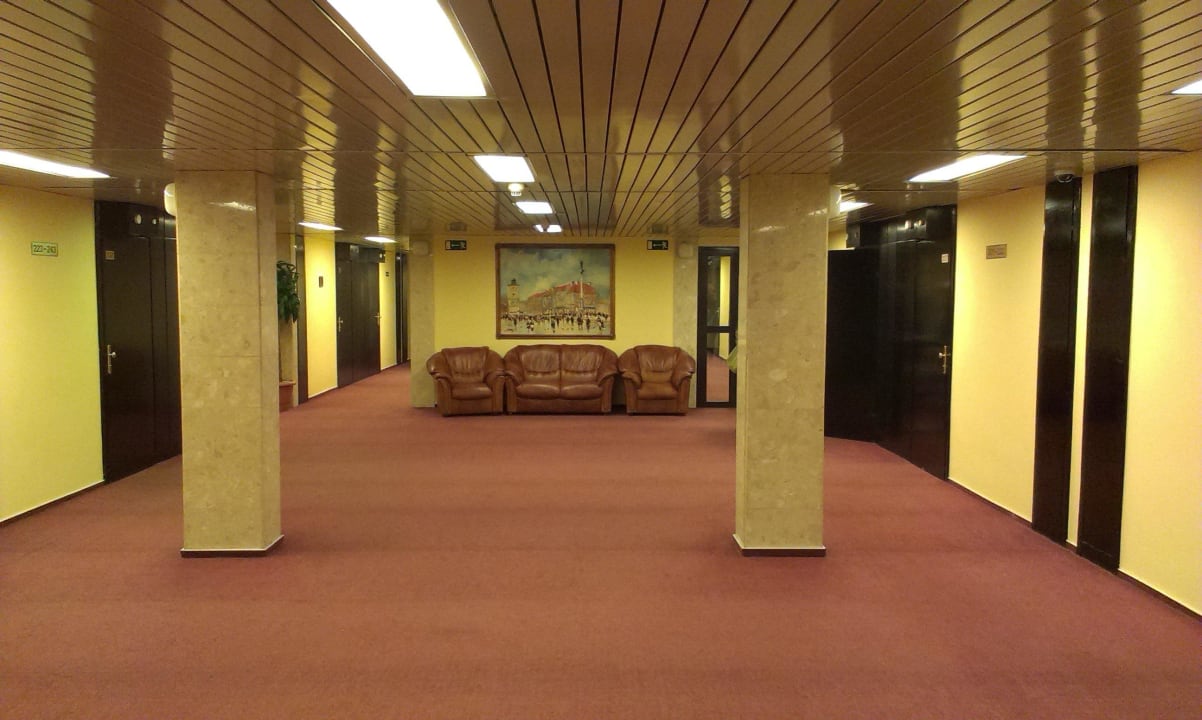 Korytarz Sangate Hotel Airport