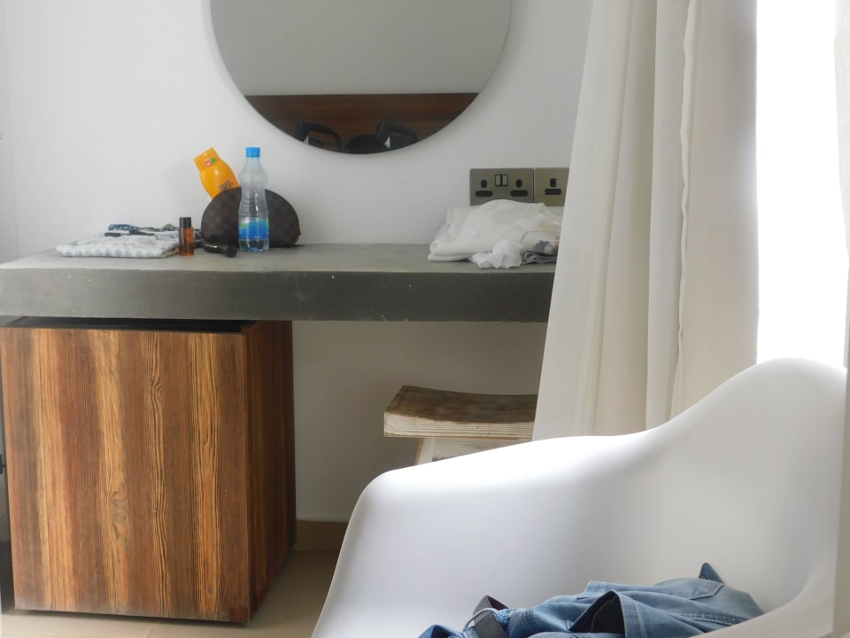 Kleiner Schrank Amphora Hotel & Suites