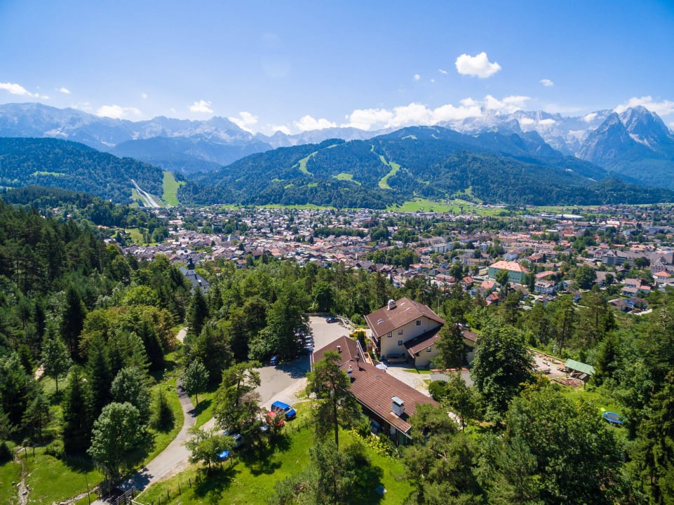 Hotel vom Berg aus gesehen Landhotel & Berggasthof Panorama