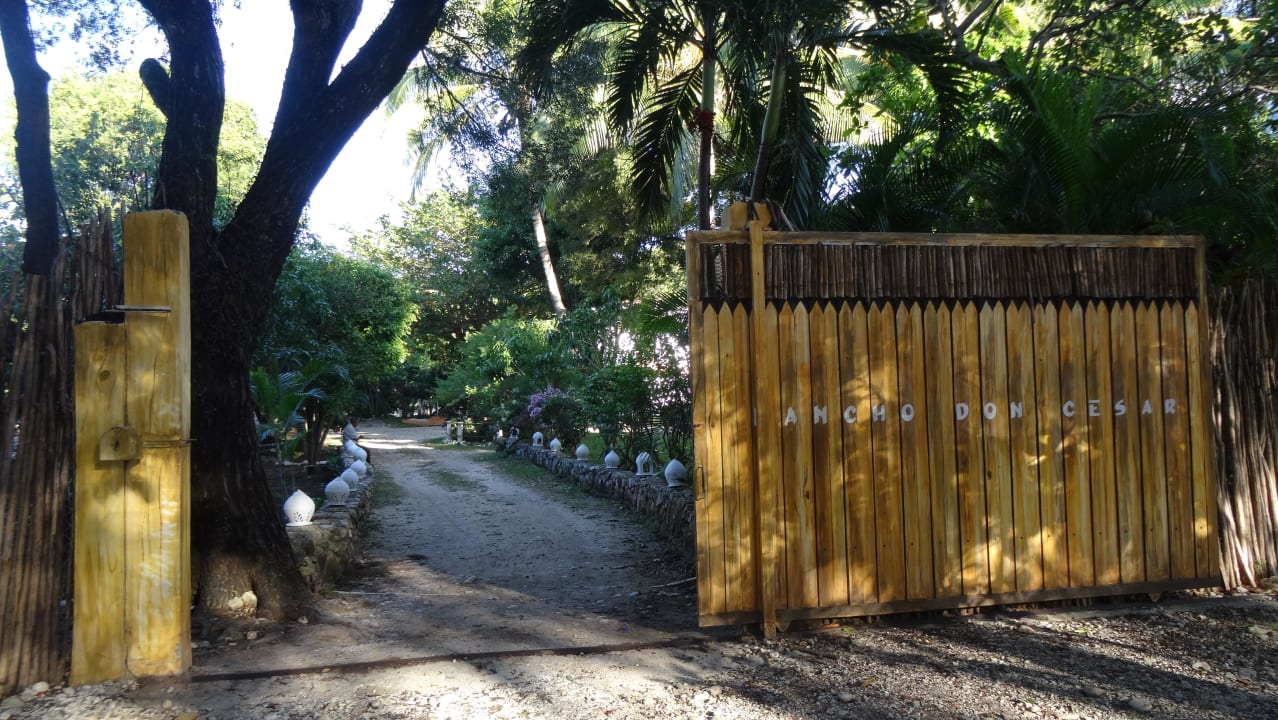 Einfahrtstor Hotel Rancho Don Cesar