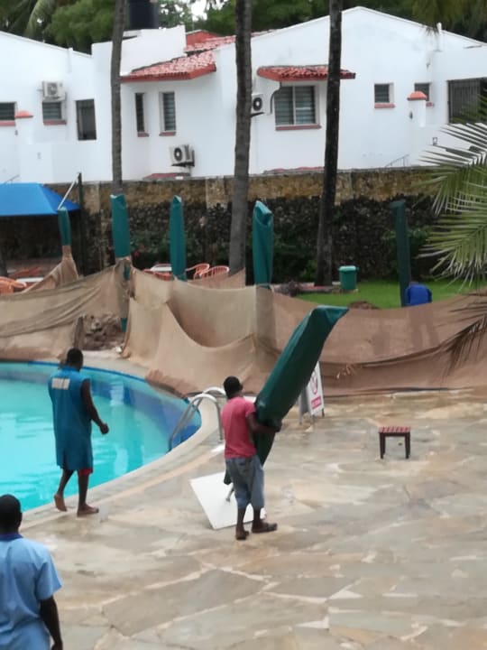 Pool Travellers Beach Hotel & Club