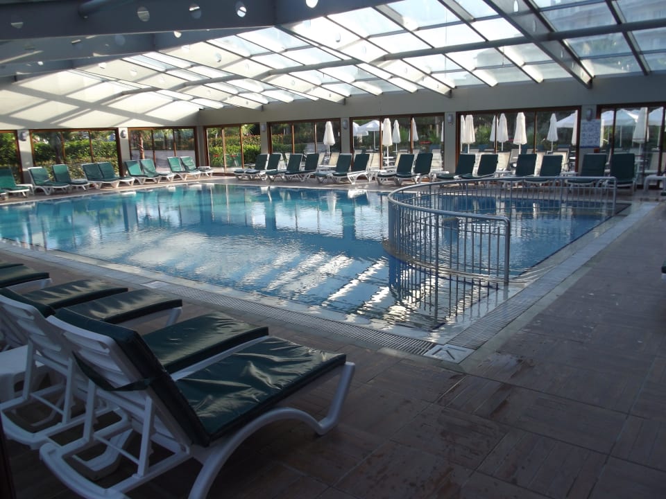 Überdachter Pool Hane Family Resort