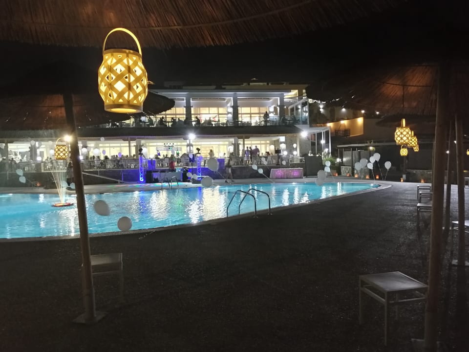 Pool Grand Blue Beach Hotel