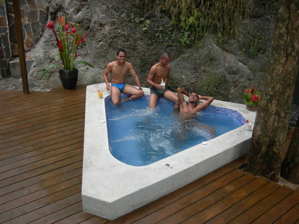 Unser Jacuzzi im Garten Hotel Villa Roca