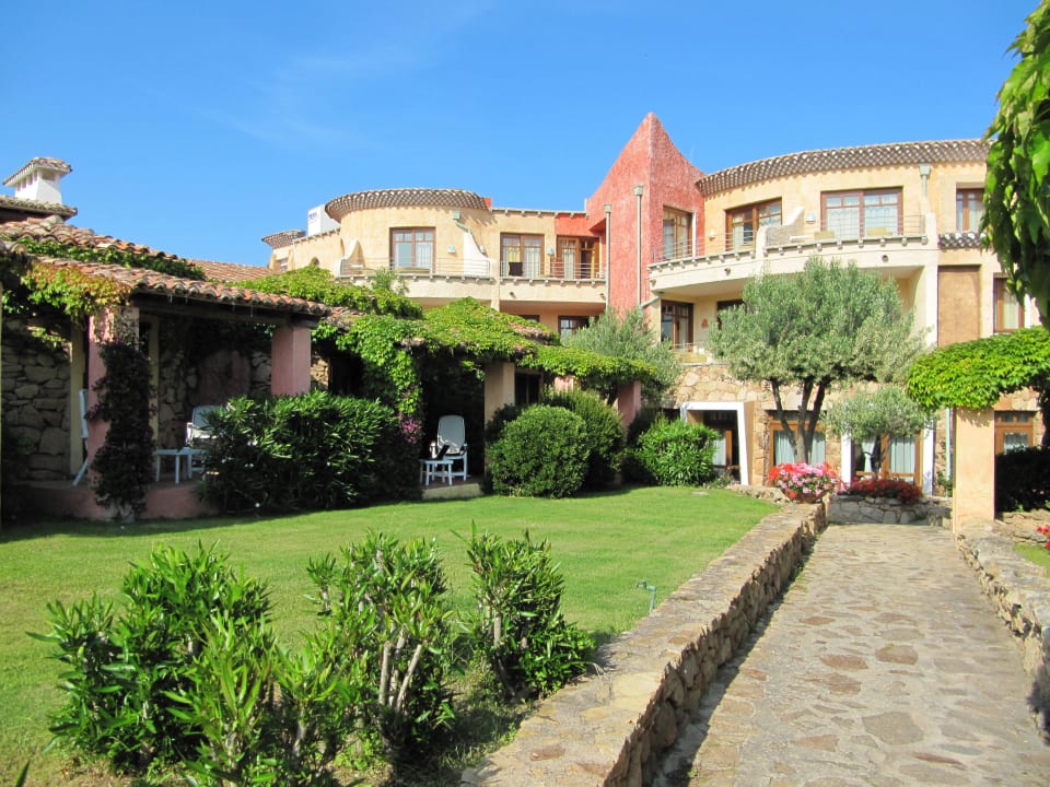 Gartenanlage zu den Apartments Hotel Resort & Spa Baia Caddinas