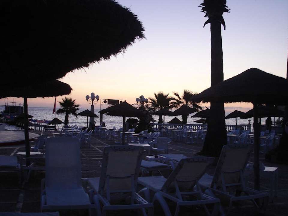 Der Blick vom Pool aufs Meer am frühen Morgen Alassio Hotel and Thalasso