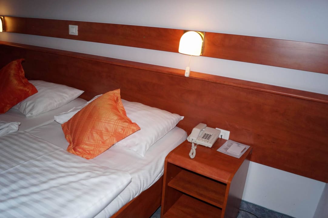 Raum / Zimmer / Schlafbereich (Innenansicht) Hotel Baska