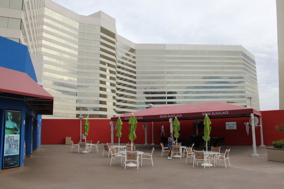Pool im achten Stockwerk The STRAT Hotel, Casino and SkyPod