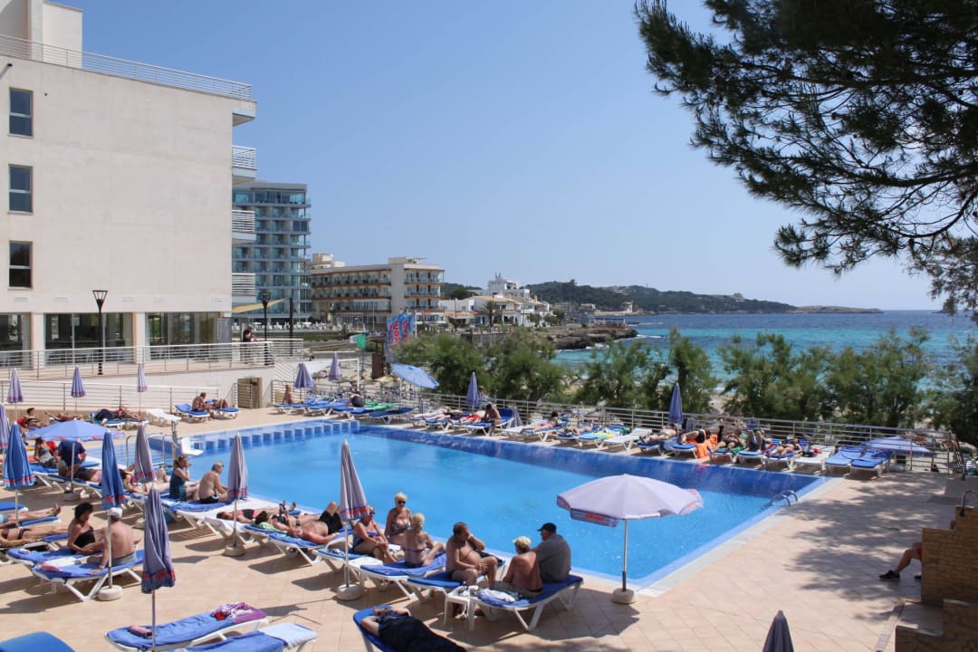 Blick von der großen Sonnenterrasse Hotel Na Forana