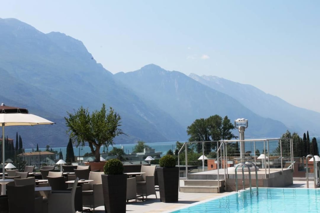 Aussicht Richtung Gardasee Hotel Kristal Palace - TonelliHotels